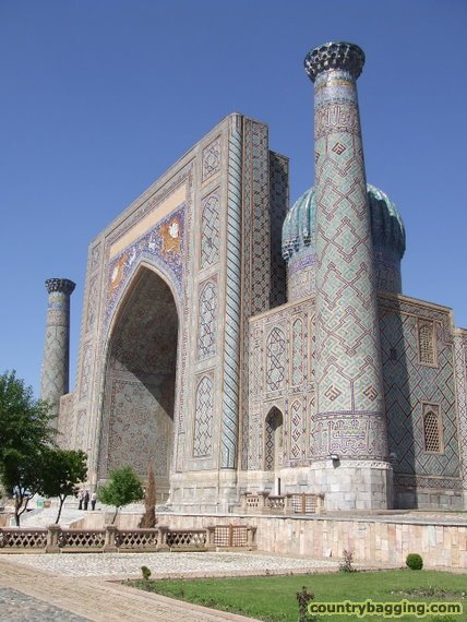 Sher Dor Medressa, Samarkand - www.countrybagging.com