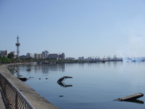 Baku Waterfront - www.countrybagging.com