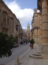 The Streets of Mdina - www.countrybagging.com