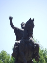 Timur Statue - www.countrybagging.com